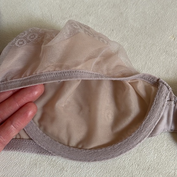 Victoria Secret unlined, underwire, lightly sheer bra, 34D - Picture 7 of 7